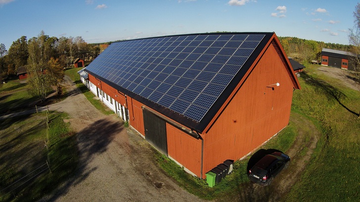 Indachsysteme eignen sich für Neubau und Dachsanierung. - © Renusol
