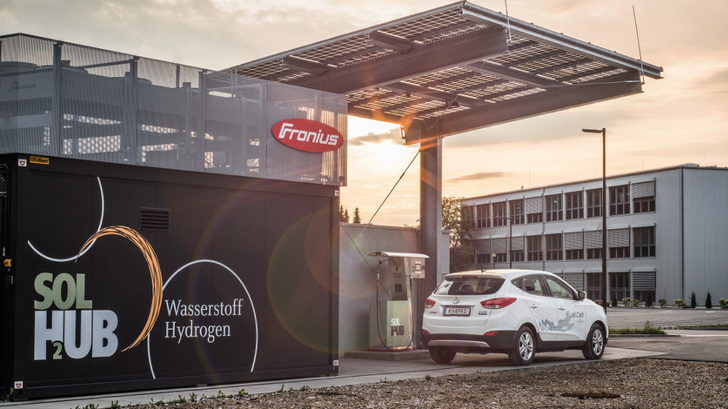 Das Solhub ist eine Gesamtlösung für Unternehmen, die nur schwer auf Fahrzeuge mit Batteriespeicher umsteigen können. - © Fronius
 Das Solhub ist eine Gesamtlösung für Unternehmen, die nur schwer auf Fahrzeuge mit Batteriespeicher umsteigen können.