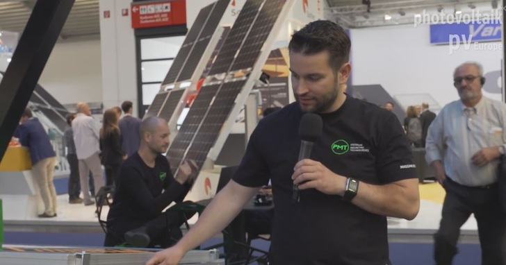 Massimo Bevere von PMT zeigt die einfache Klicktechnik des Evo 2.0.