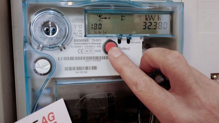 Wann wird der Startknopf für den Rollout gedrückt?