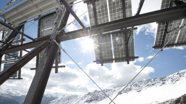 Die Zürcher haben verschiedene Modultechnologien mit unterschiedlichen Ausrichtungen getestet. - © Samuel Trümpy
 Die Zürcher haben verschiedene Modultechnologien mit unterschiedlichen Ausrichtungen getestet.