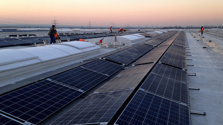 Gewerbebetriebe werden von einer Investition in die Photovoltaik abgeschreckt, wenn die Rahmenbedingungen so kurzfristig grundlegend geändert werden, wie es Altmaier jetzt vor hat.