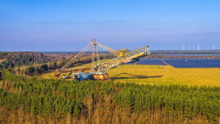 Für Photovoltaik und Wind müssen die Flächenpläne der Reviere geändert werden.