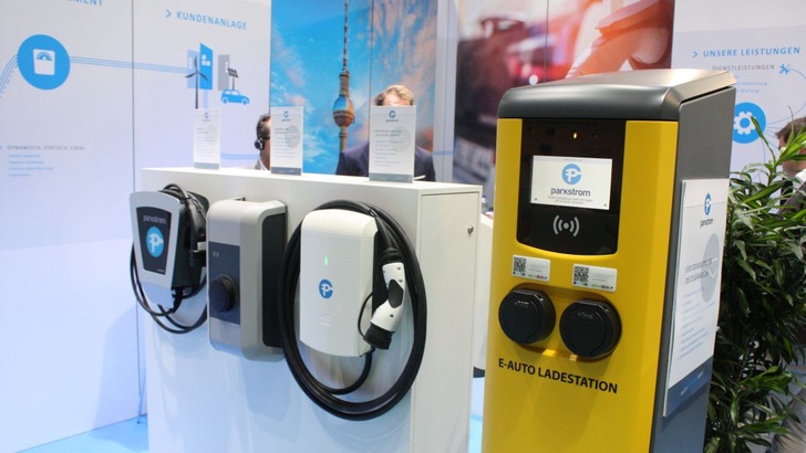 Solarstrom für Ladesäulen: Zunehmend wachsen zwei Trends der Energiewende zusammen.