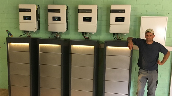 Der Speicher muss nicht permanent online sein, damit die Garantie gilt.