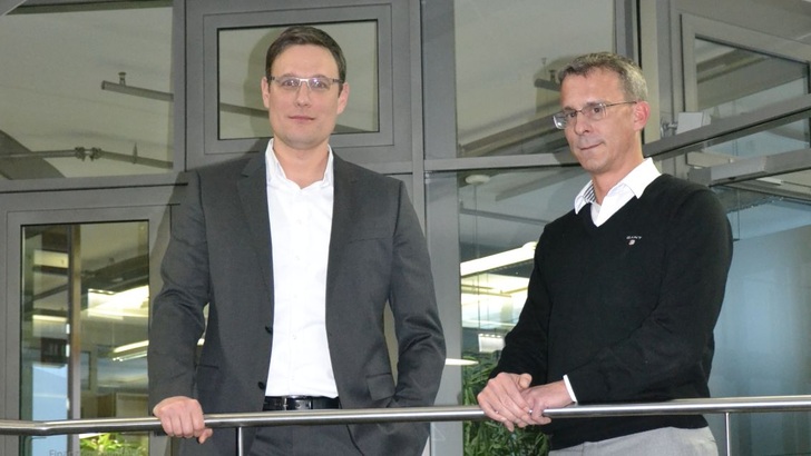 Florian Roos (links) und Cedrik Zapfe von der Schletter Group.