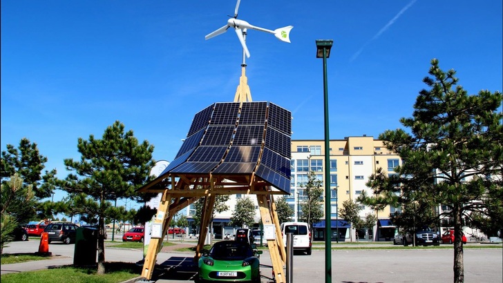 Die Giraffe ist ein Hingucker. Aber ist der Standort auch gut gewählt? - © BVKW
 Die Giraffe ist ein Hingucker. Aber ist der Standort auch gut gewählt?