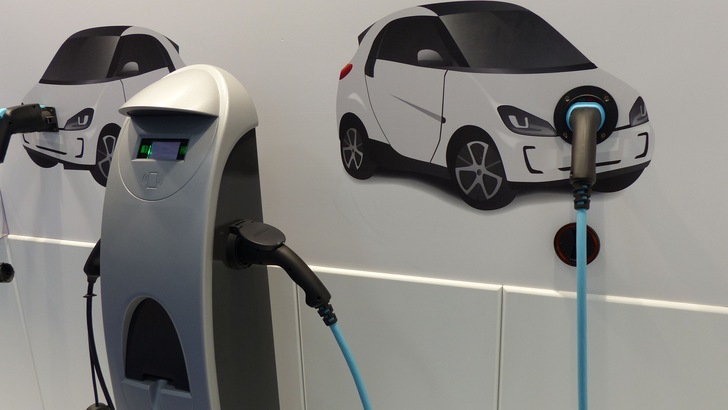 Wie schnell kommen künftig die Ladesäulen?