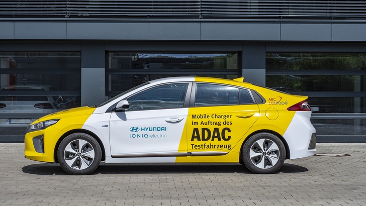 Dieses Auto ist eine Tankstelle. - © ADAC SE
