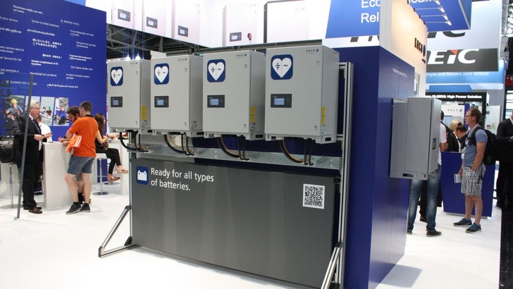 Aus Kaco wird Siemens, hier der Messestand zur Intersolar 2018.