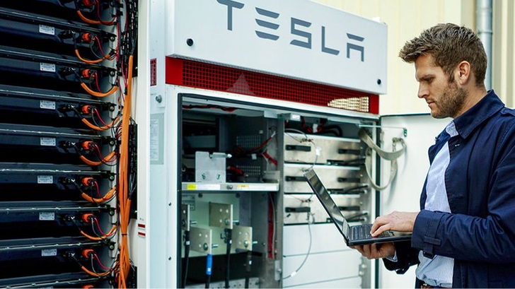 Gewerbespeicher sind Projektgeschäft, denn sie werden an die Anforderungen der Unternehmen angepasst.