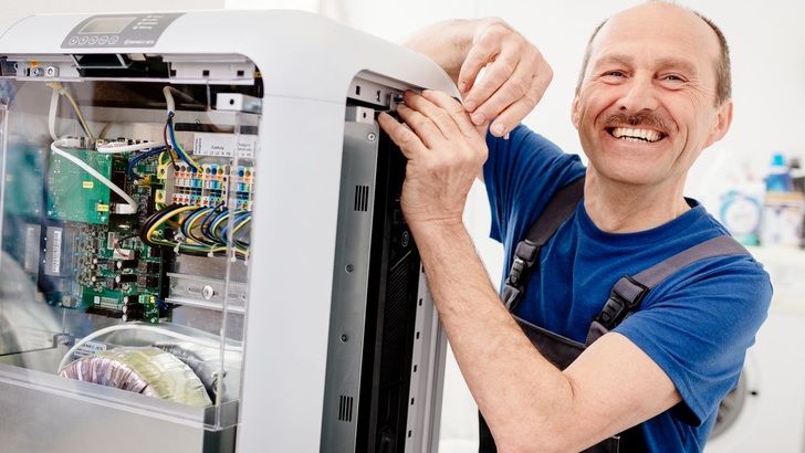 Mehr als 600 Fachpartner in ganz Deutschland können bei Senec nun auch die Solarkomponenten beziehen.