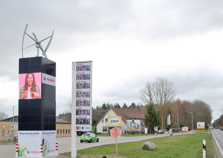 Der Win-Tower an der Tankstelle in Diedrichshagen.