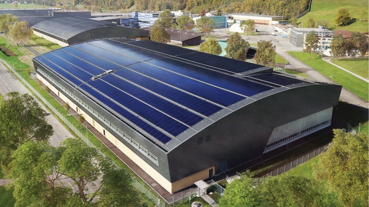 Betreiber von Anlagen mit einer Leistung ab 100 Kilowatt können die Greiv beanspruchen. - © Schweizer Solarpreis 2018
