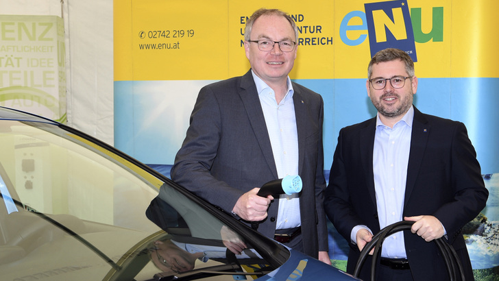 Energie- und Umweltlandesrat Stephan Pernkopf (links) und Ludwig Schleritzko, als Landesrat für die Finanzen und Mobilität in Niederösterreich zuständig, verkünden die neue Förderung.