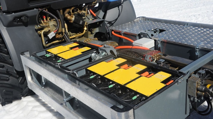 Im von Ecovolta elektrifizierten Aebi eVT 450 Vario sind ingesamt zwölf Traktionsbatterien installiert.