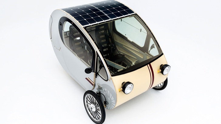 Das Mö ist bereits als Pedelec in der EU zertifiziert. Bis zu 50 Kilometer pro Stunde erreicht das fahrende Solardreirad. - © Evovelo
