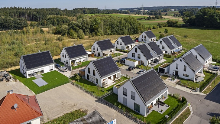 Seit einem Jahr sind die Häuser der Siedlung Hügelshart nun bewohnt. Wie sieht die Energiebilanz aus? - © Asset/Eckhart Matthäus
