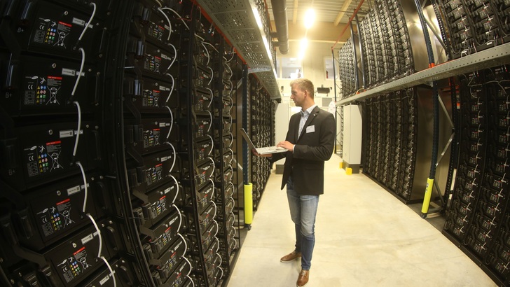 Dieser Batteriespeicher in Chemnitz stellt seit 2017 Primärregelleistung bereit.