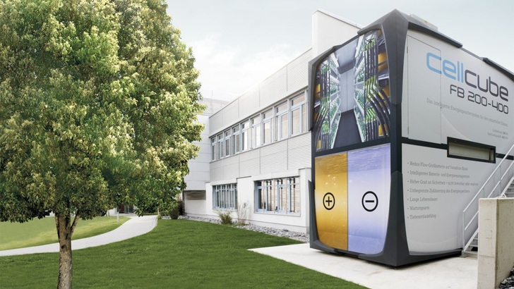 Große Redox-Flow-Batterie Cell Cube mit Vanadium als Elektrolyt.
