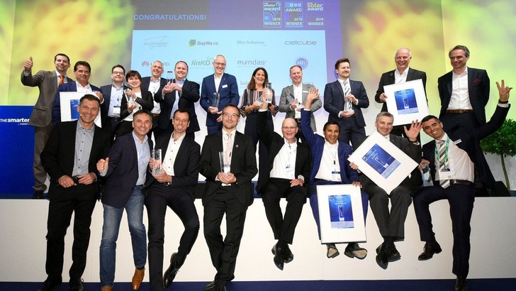 Die Preisträger der verschiedenen Awards der Branchenmesse The smarter E. - © Solar Promotion GmbH
