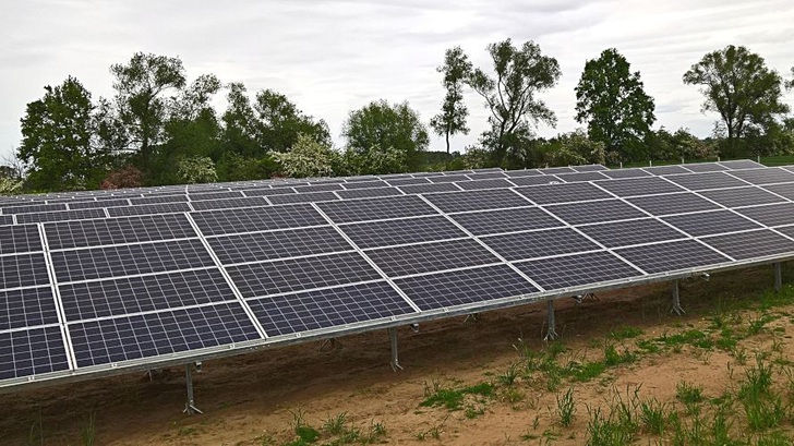 Im März 2019 hatte Juwi mit dem Bau des Solarparks in Gorgast begonnen. - © Juwi
