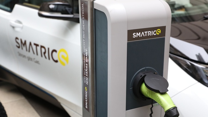 Insgesamt gibt es in Österreich mehr als 5.500 öffentlich zugängliche Ladeanschlüsse und über 23.000 reine E-Fahrzeuge.