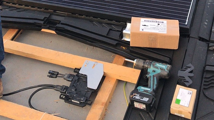 Enphase schult den praktischen Umgang mit den Mikrowechselrichtern. - © Enphase
 Enphase schult den praktischen Umgang mit den Mikrowechselrichtern.