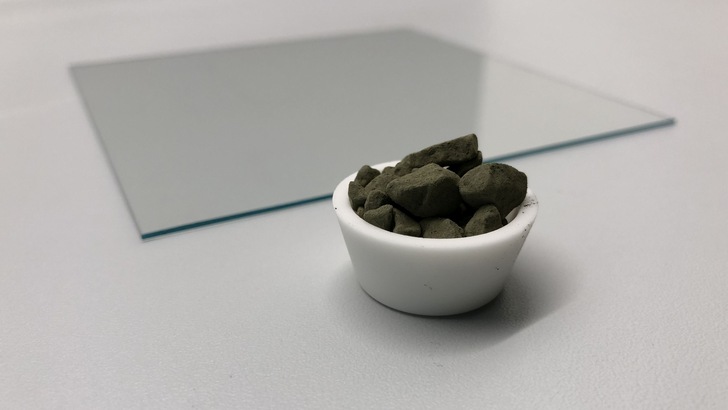 Lochleiterschichten sind transparent, elektrisch leitfähig sowie selektiv gegenüber einer Ladungsträgersorte.