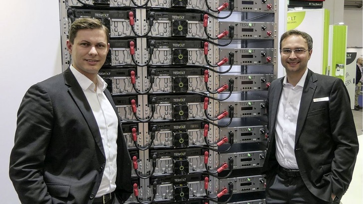 Simon Schandert und Daniel Hannemann führen die Geschäfte von Tesvolt. - © Niels H. Petersen
