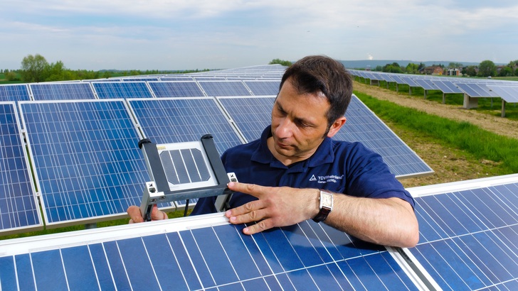 Der Energy-Yield-Test macht Aussagen über den Solarertrag in einer bestimmten Klimazone. - © TÜV Rheinland
