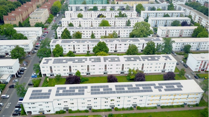 Die Dächer unserer Städte könnten viel mehr Photovoltaikstrom für Mieter produzieren — die bürokratischen Hürden sind aber zu hoch. - © LG Electronics
