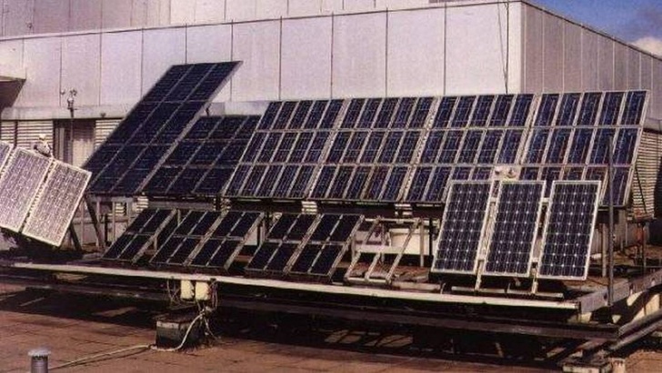 Testanlage auf dem Dach der TU Berlin. Die ersten Module stammen aus dem Jahr 1977.