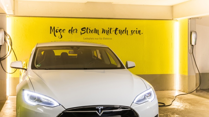 Die Dachfläche des Creativhotels Luise in Erlangen ist begrenzt. Dennoch setzt der Hotelier auf Photovoltaik.