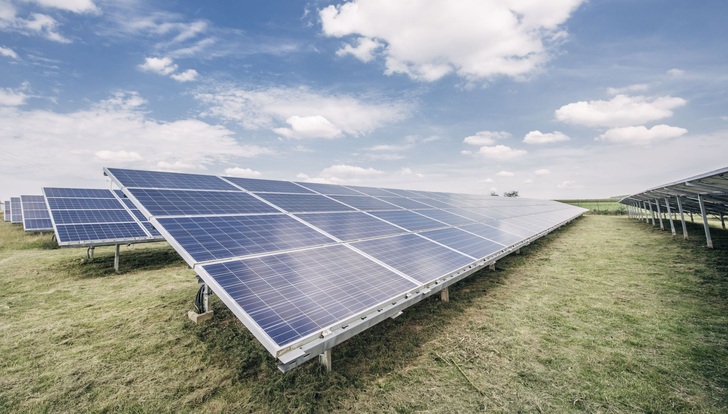 Ein Solarpark aller Güte von Baywa, der noch über eine EEG-Vergütung finanziert wird. - © Baywa r.e.
