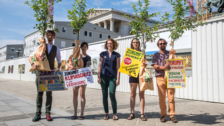 Der Klimaschutz soll in die Verfassung und das Parlament soll Rahmenbedingungen für wirksamen Klimaschutz beschließen — das sind die Forderungen des Volksbegehrens.