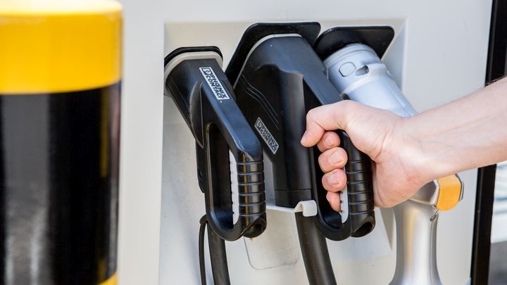 Bis 30. Oktober 2019 können Fördergelder für öffentliche Ladepunkte beantragt werden. - © BMVI
 Bis 30. Oktober 2019 können Fördergelder für öffentliche Ladepunkte beantragt werden.