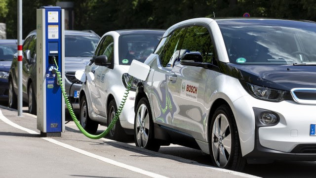 Damit gesteuertes Laden auch für die Nutzer attraktiv ist, braucht es entsprechende Anreize. - © Bosch
