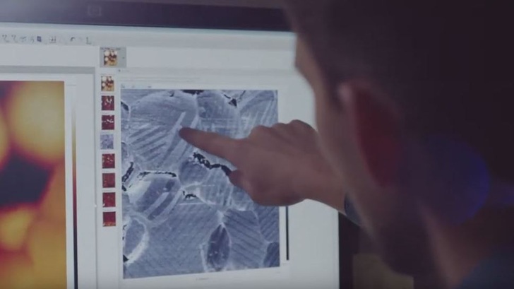 Ein Video gibt Einblick in die Arbeit des multidisziplinären Team aus den Fächern Elektrotechnik, Materialwissenschaften und Physik.