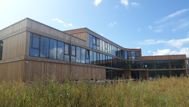 Nicht nur architektonisch kann sich die neue Dependance von Energy & Meteo Systems sehen lassen. Auch energietechnisch ist sie auf dem neusten Stand. - © Energy & Meteo Systems
 Nicht nur architektonisch kann sich die neue Dependance von Energy & Meteo Systems sehen lassen. Auch energietechnisch ist sie auf dem neusten Stand.