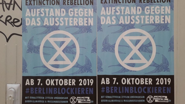 So kündigen sich Veränderungen an: Aufruf der Extinction Rebellion für den 7. Oktober. - © Heiko Schwarzburger
