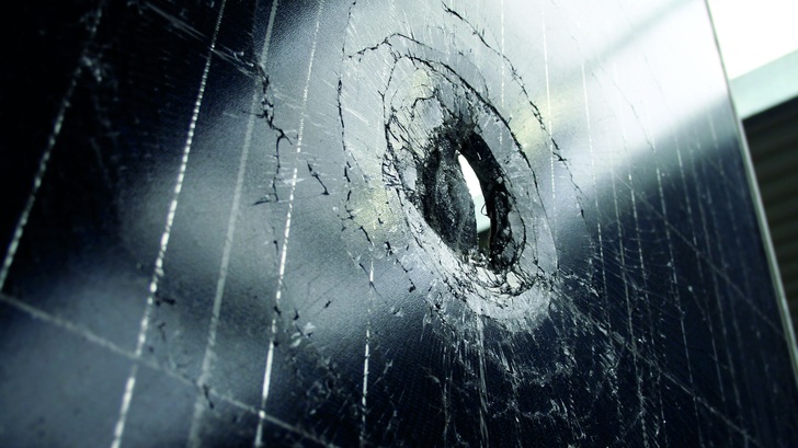 Ein Hinweispapier führt durch die Tücken der Entsorgung von alten PV-Modulen.