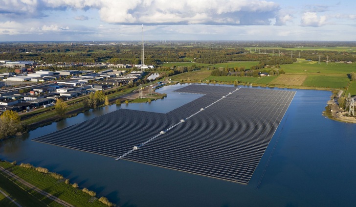 Floating-PV: Das fertige Projekt Sekdoorn bei Zwolle in Holland. - © Baywa r.e.
