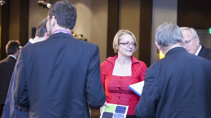 Tina Barroso ist Projektleiterin des Forums Neue Energiewelt. Sie gestaltet Programm und interaktive Formate.