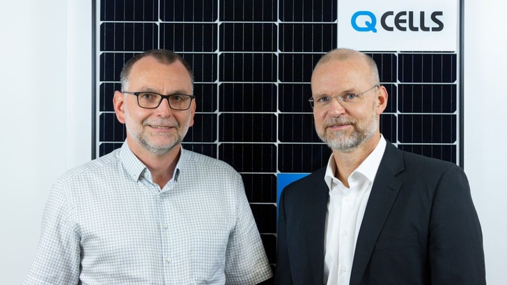 Dr. Markus Fischer (links) ist Technikchef, Jochen Endle (rechts) Sprecher von Hanwha Q-Cells. - © Hanwha Q-Cells
