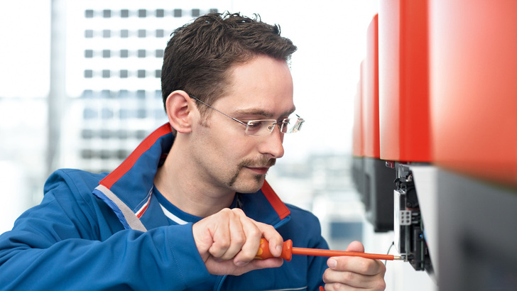 Mit den neuen Regelungen soll der Anschluss von Solaranlagen an das Netz einfacher werden. - © SMA
 Mit den neuen Regelungen soll der Anschluss von Solaranlagen an das Netz einfacher werden.