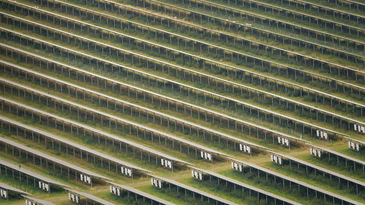 Der Solarpark Barth 5 ist aktuell die größte förderfreie Solarstromanlage in Deutschland. - © Baywa r.e.
