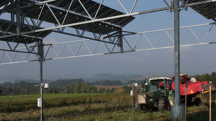 Landwirtschaft und Solarkraftwerke müssen nicht konkurrieren. - © Hofgemeinschaft Heggelbach
