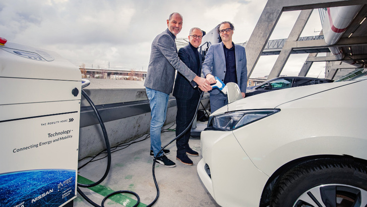 In Zukunft werden die ersten Elektroautos in die Stromversorgung des Stadions von Ajax Amsterdam eingebunden. - © The Mobility House
