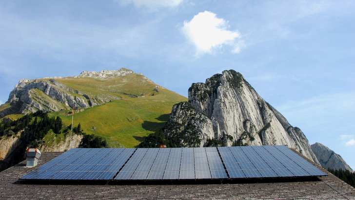 Um bis 2030 vollständig auf Ökostrom umzusteigen, muss vor allem der Photovoltaikausbau in Österreich kräftig zulegen. - © Christine Kees/Stromaufwärts
